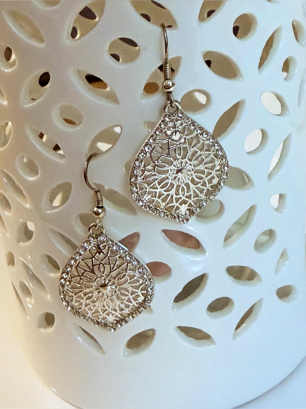 NWOT Silver Filigree Teardrop Dangle Earrings - Elegant Women Jewelry